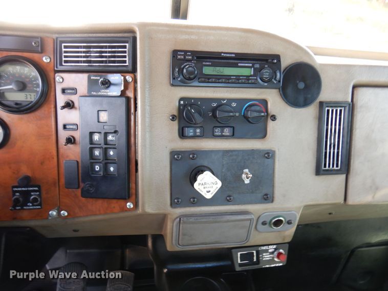 image for item MH9249 2006 Peterbilt 335  hook lift truck