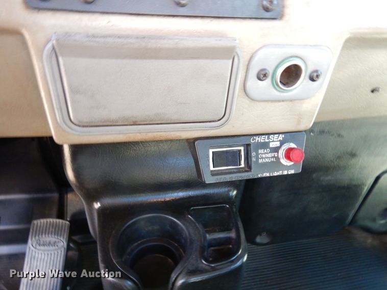 image for item MH9249 2006 Peterbilt 335  hook lift truck