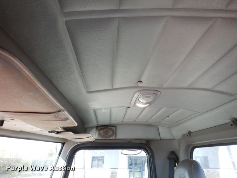 image for item MH9249 2006 Peterbilt 335  hook lift truck