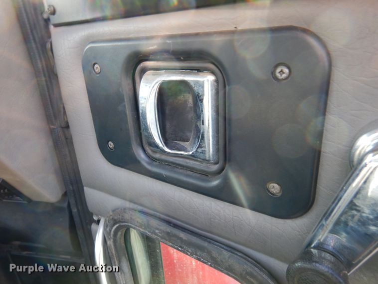 image for item MH9249 2006 Peterbilt 335  hook lift truck