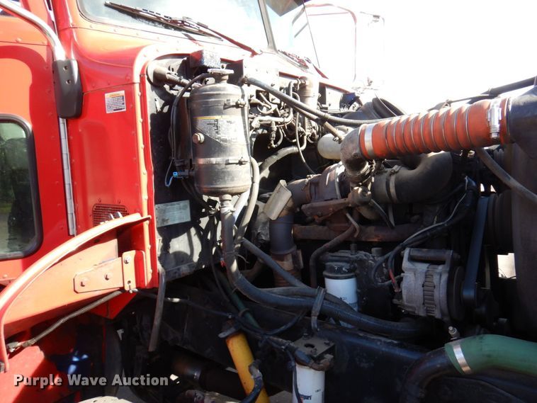 image for item MH9249 2006 Peterbilt 335  hook lift truck