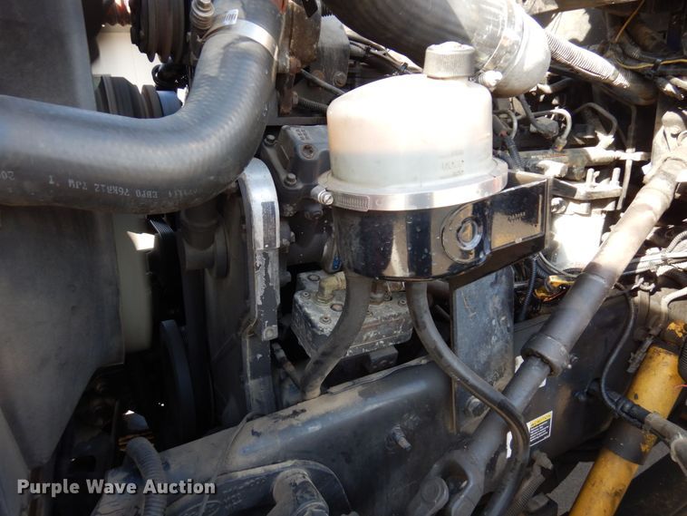 image for item MH9249 2006 Peterbilt 335  hook lift truck