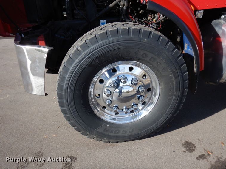 image for item MH9249 2006 Peterbilt 335  hook lift truck