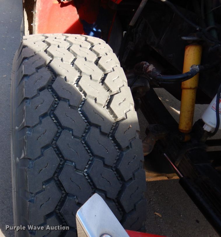 image for item MH9249 2006 Peterbilt 335  hook lift truck