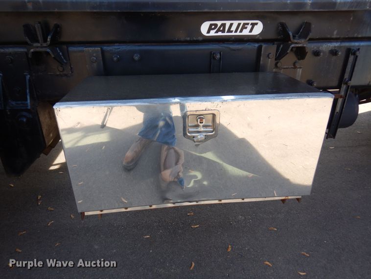 image for item MH9249 2006 Peterbilt 335  hook lift truck