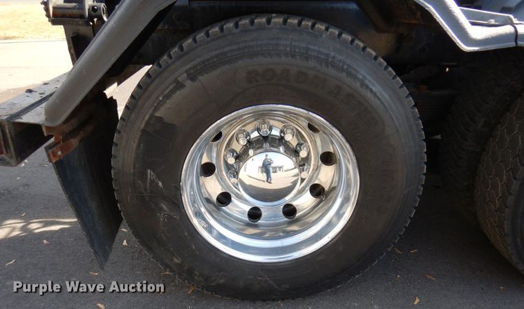 image for item MH9249 2006 Peterbilt 335  hook lift truck