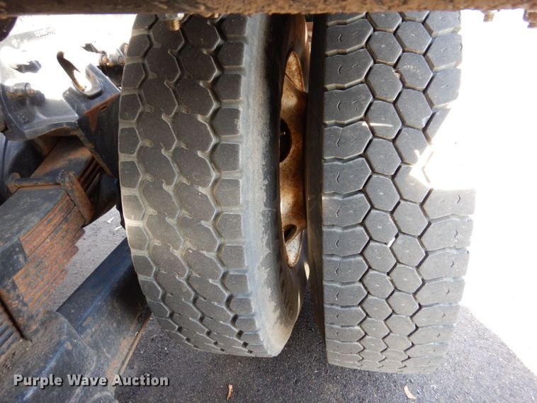 image for item MH9249 2006 Peterbilt 335  hook lift truck