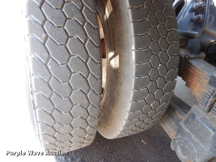 image for item MH9249 2006 Peterbilt 335  hook lift truck