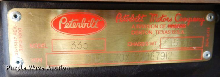 image for item MH9249 2006 Peterbilt 335  hook lift truck