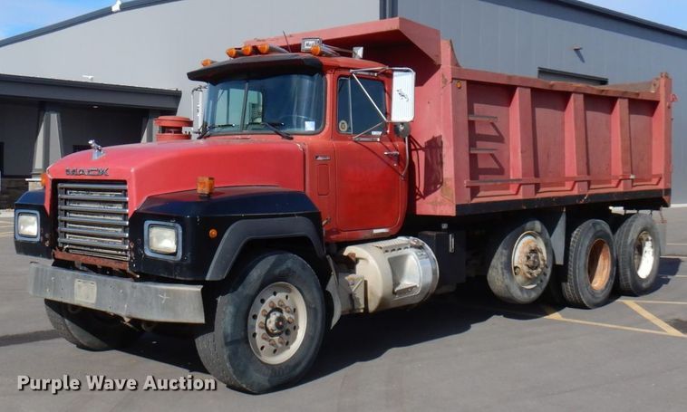 image for item MH9250 1995 Mack RD690S  dump truck