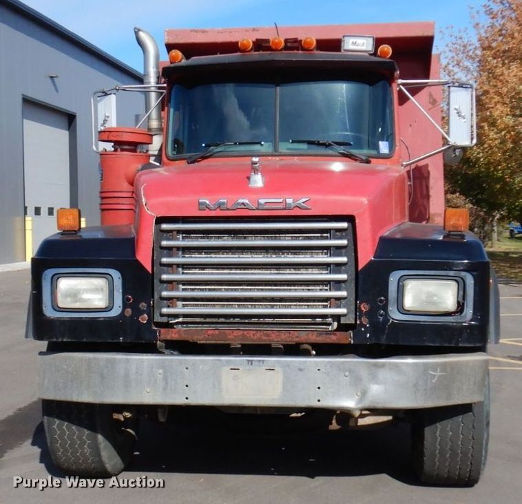 image for item MH9250 1995 Mack RD690S  dump truck