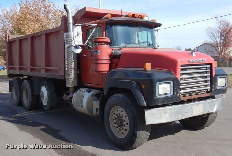 image for item MH9250 1995 Mack RD690S  dump truck