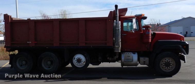 image for item MH9250 1995 Mack RD690S  dump truck