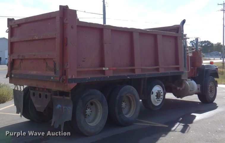 image for item MH9250 1995 Mack RD690S  dump truck