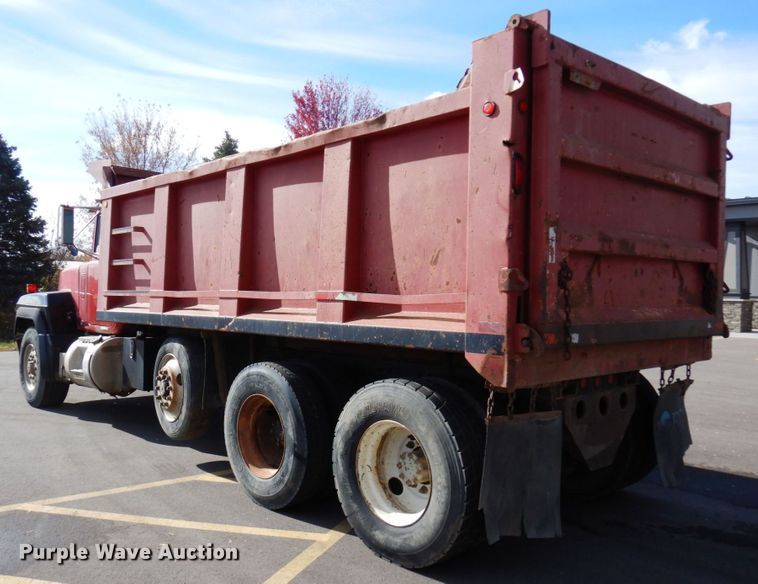image for item MH9250 1995 Mack RD690S  dump truck