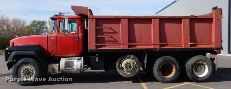 image for item MH9250 1995 Mack RD690S  dump truck