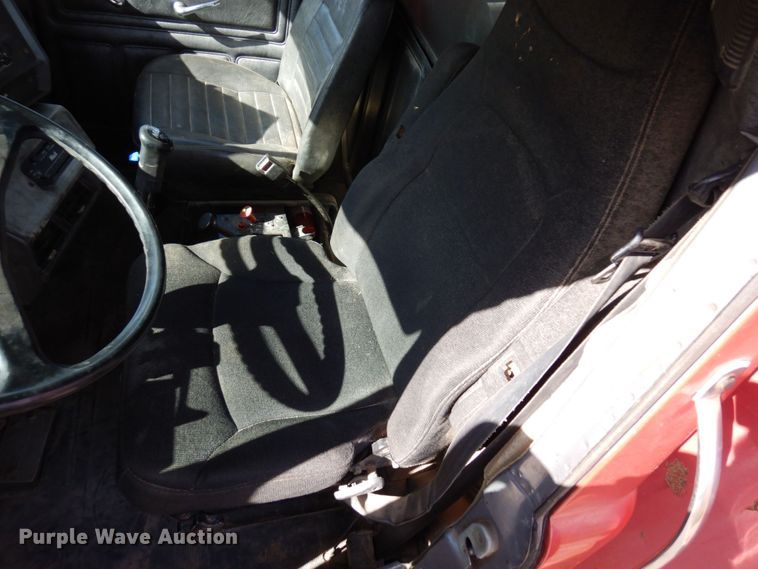 image for item MH9250 1995 Mack RD690S  dump truck