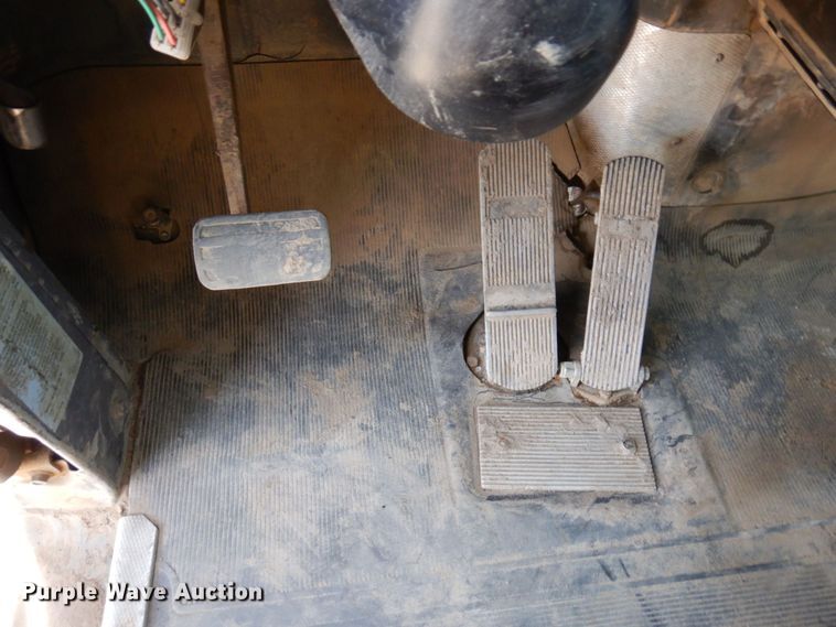 image for item MH9250 1995 Mack RD690S  dump truck