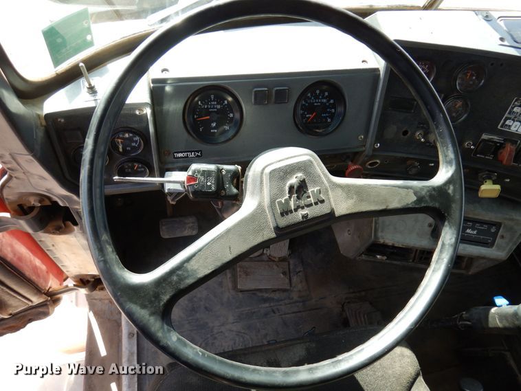 image for item MH9250 1995 Mack RD690S  dump truck