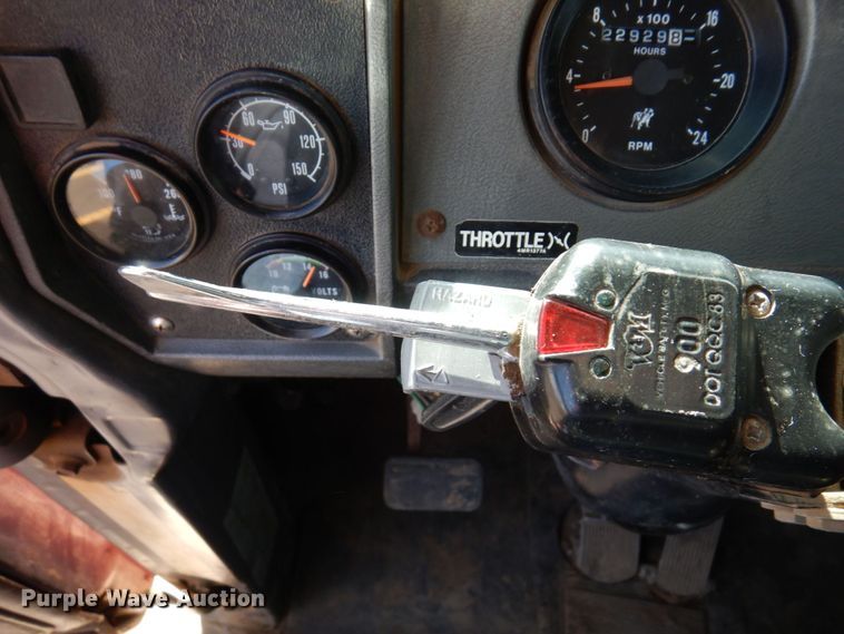 image for item MH9250 1995 Mack RD690S  dump truck