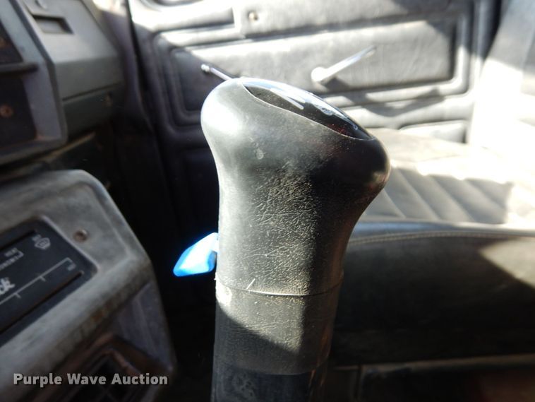 image for item MH9250 1995 Mack RD690S  dump truck