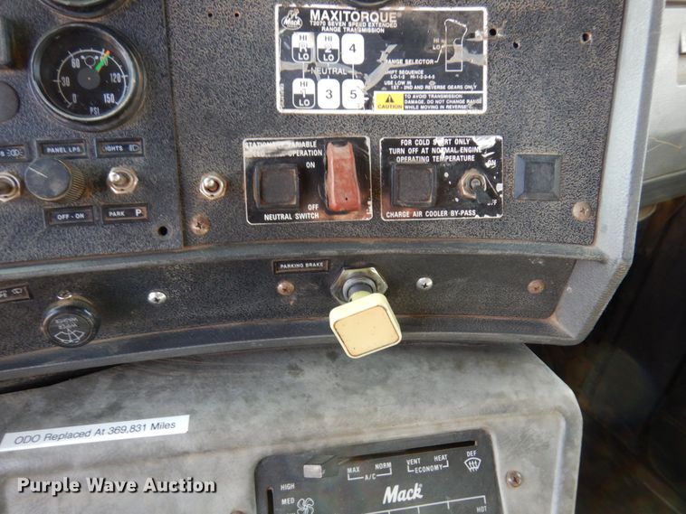 image for item MH9250 1995 Mack RD690S  dump truck