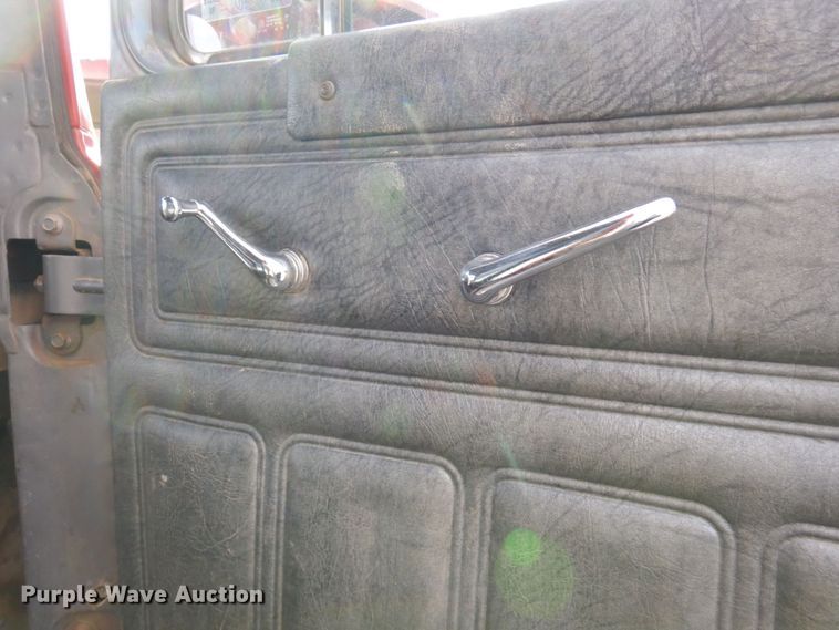 image for item MH9250 1995 Mack RD690S  dump truck