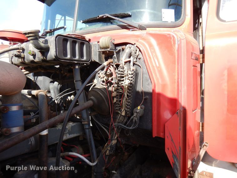 image for item MH9250 1995 Mack RD690S  dump truck