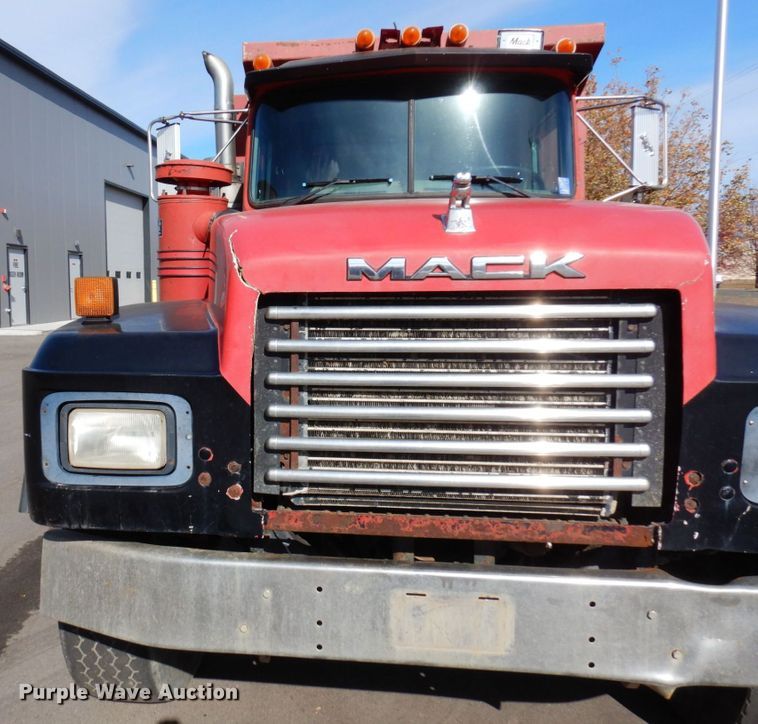 image for item MH9250 1995 Mack RD690S  dump truck