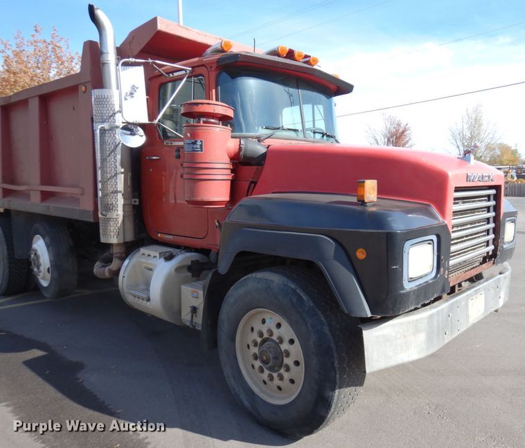 image for item MH9250 1995 Mack RD690S  dump truck