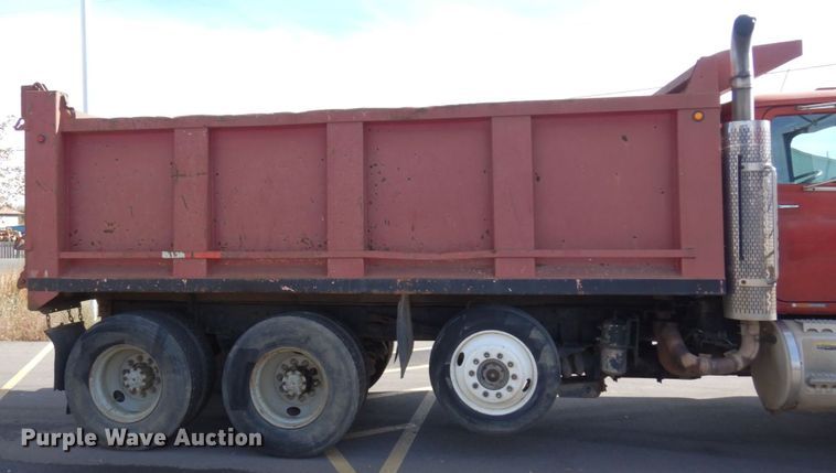image for item MH9250 1995 Mack RD690S  dump truck