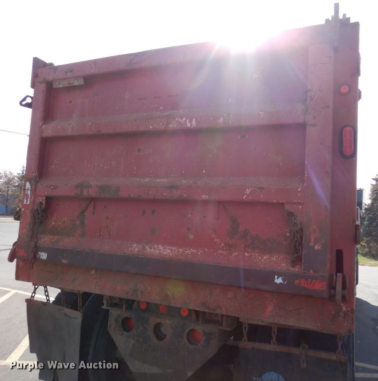image for item MH9250 1995 Mack RD690S  dump truck