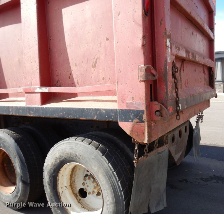 image for item MH9250 1995 Mack RD690S  dump truck