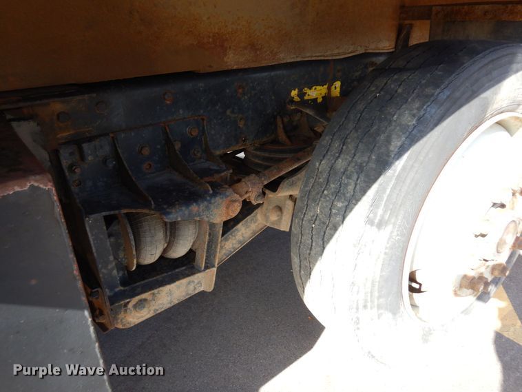 image for item MH9250 1995 Mack RD690S  dump truck