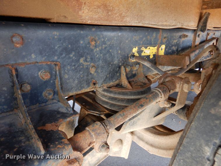 image for item MH9250 1995 Mack RD690S  dump truck