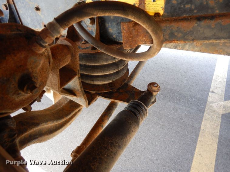 image for item MH9250 1995 Mack RD690S  dump truck