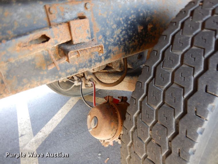 image for item MH9250 1995 Mack RD690S  dump truck