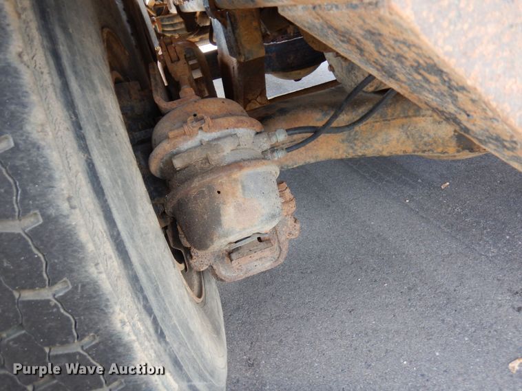 image for item MH9250 1995 Mack RD690S  dump truck