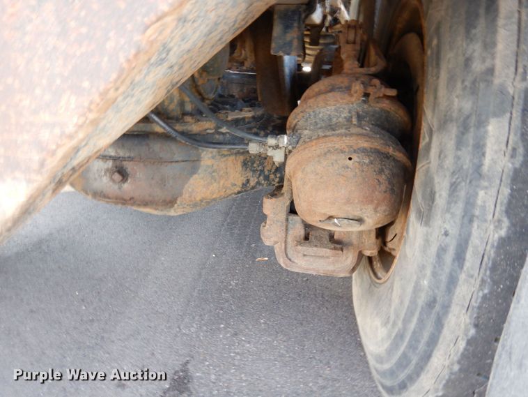 image for item MH9250 1995 Mack RD690S  dump truck