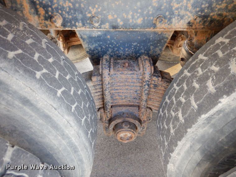 image for item MH9250 1995 Mack RD690S  dump truck