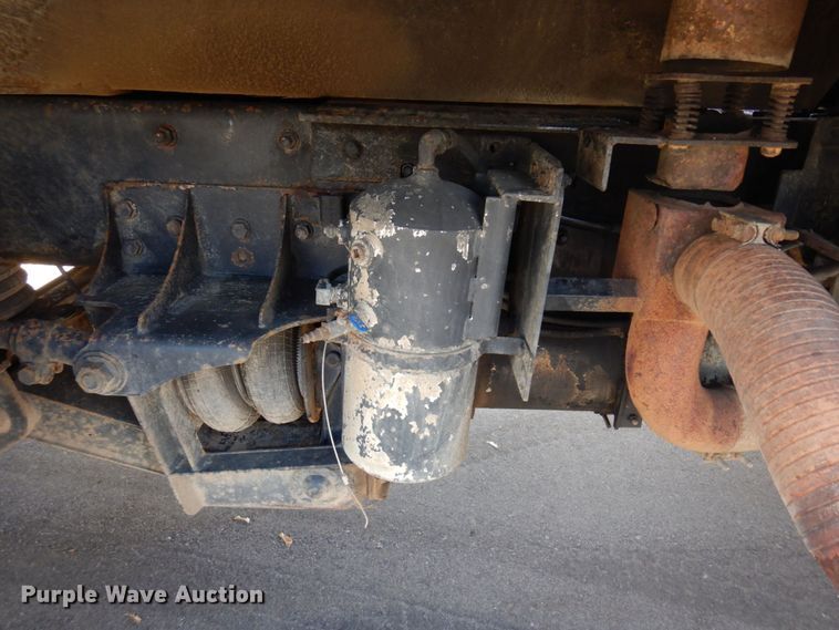 image for item MH9250 1995 Mack RD690S  dump truck