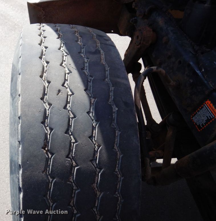 image for item MH9250 1995 Mack RD690S  dump truck