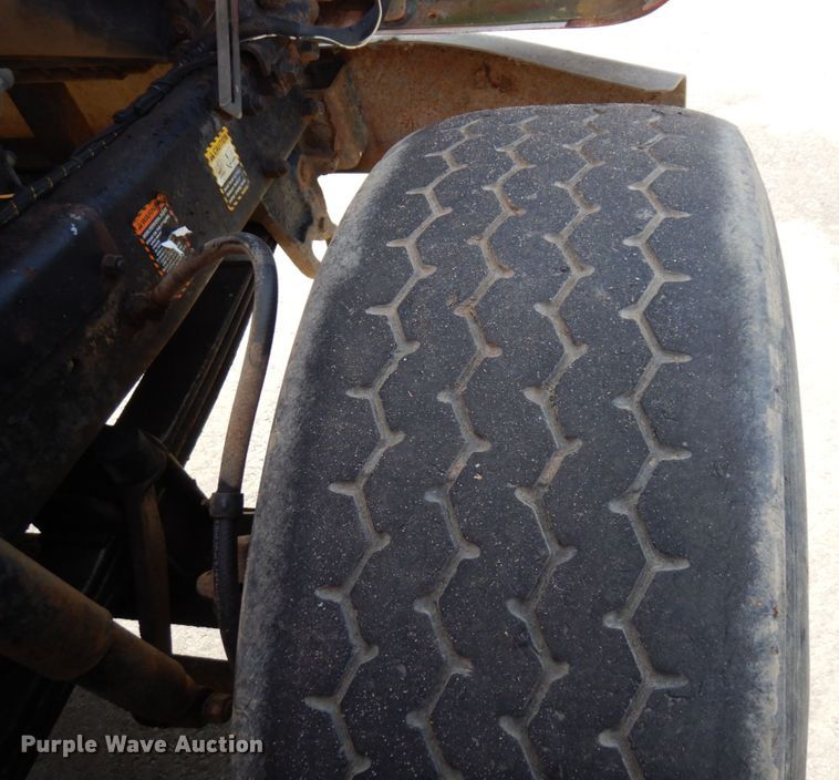 image for item MH9250 1995 Mack RD690S  dump truck