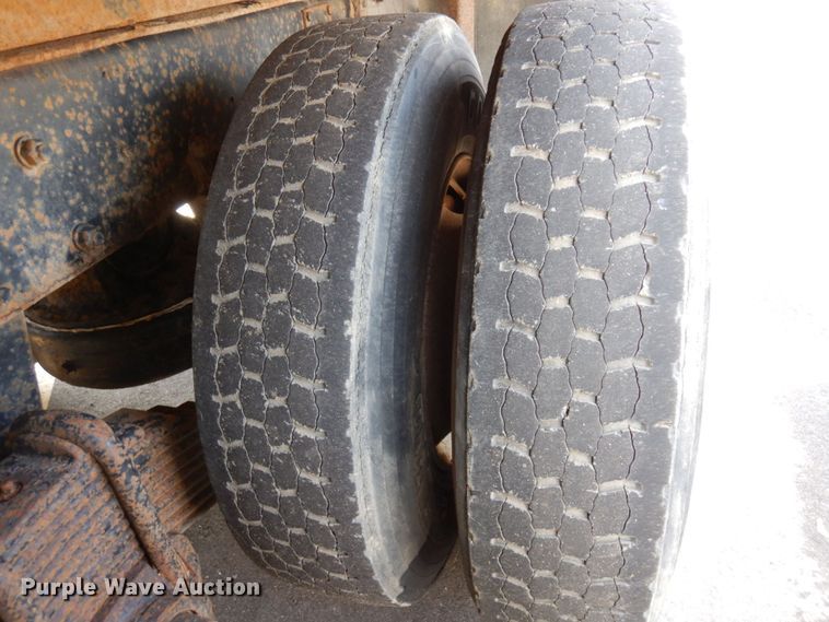 image for item MH9250 1995 Mack RD690S  dump truck