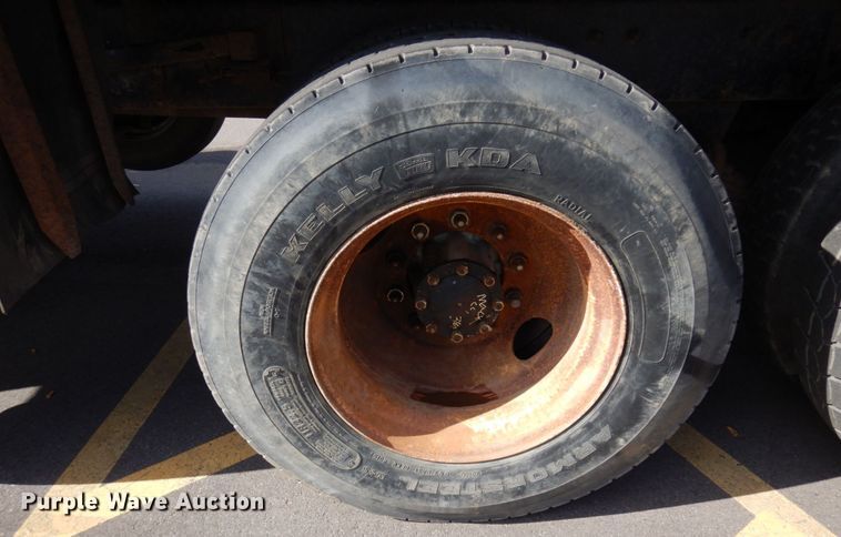 image for item MH9250 1995 Mack RD690S  dump truck