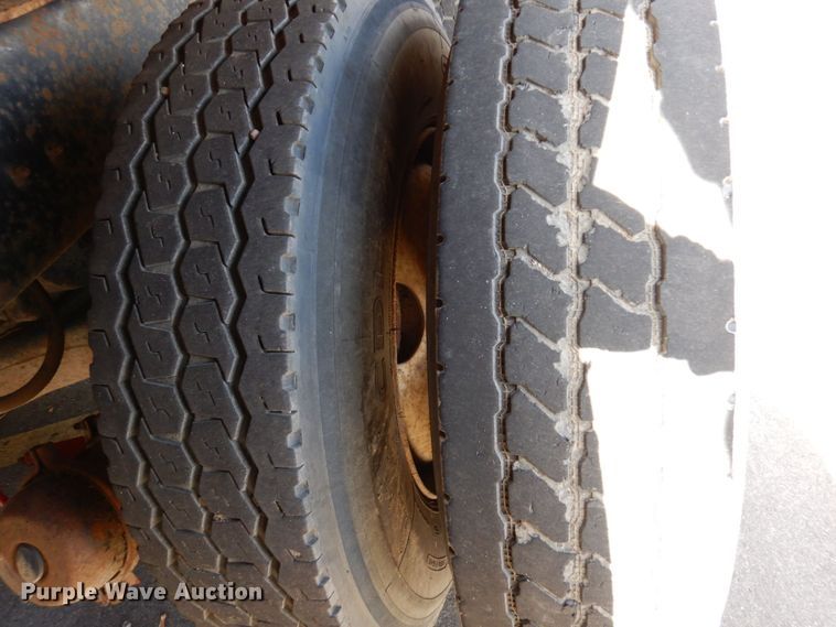 image for item MH9250 1995 Mack RD690S  dump truck