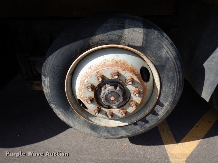 image for item MH9250 1995 Mack RD690S  dump truck