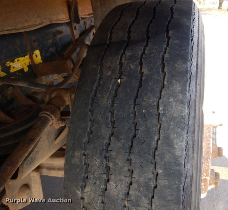 image for item MH9250 1995 Mack RD690S  dump truck