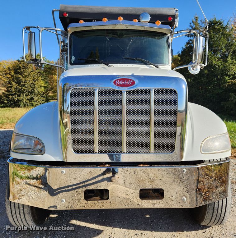 image for item MK9440 2015 Peterbilt 348  dump truck