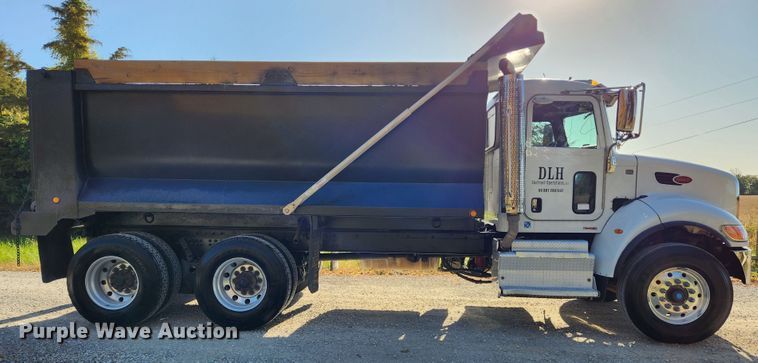 image for item MK9440 2015 Peterbilt 348  dump truck